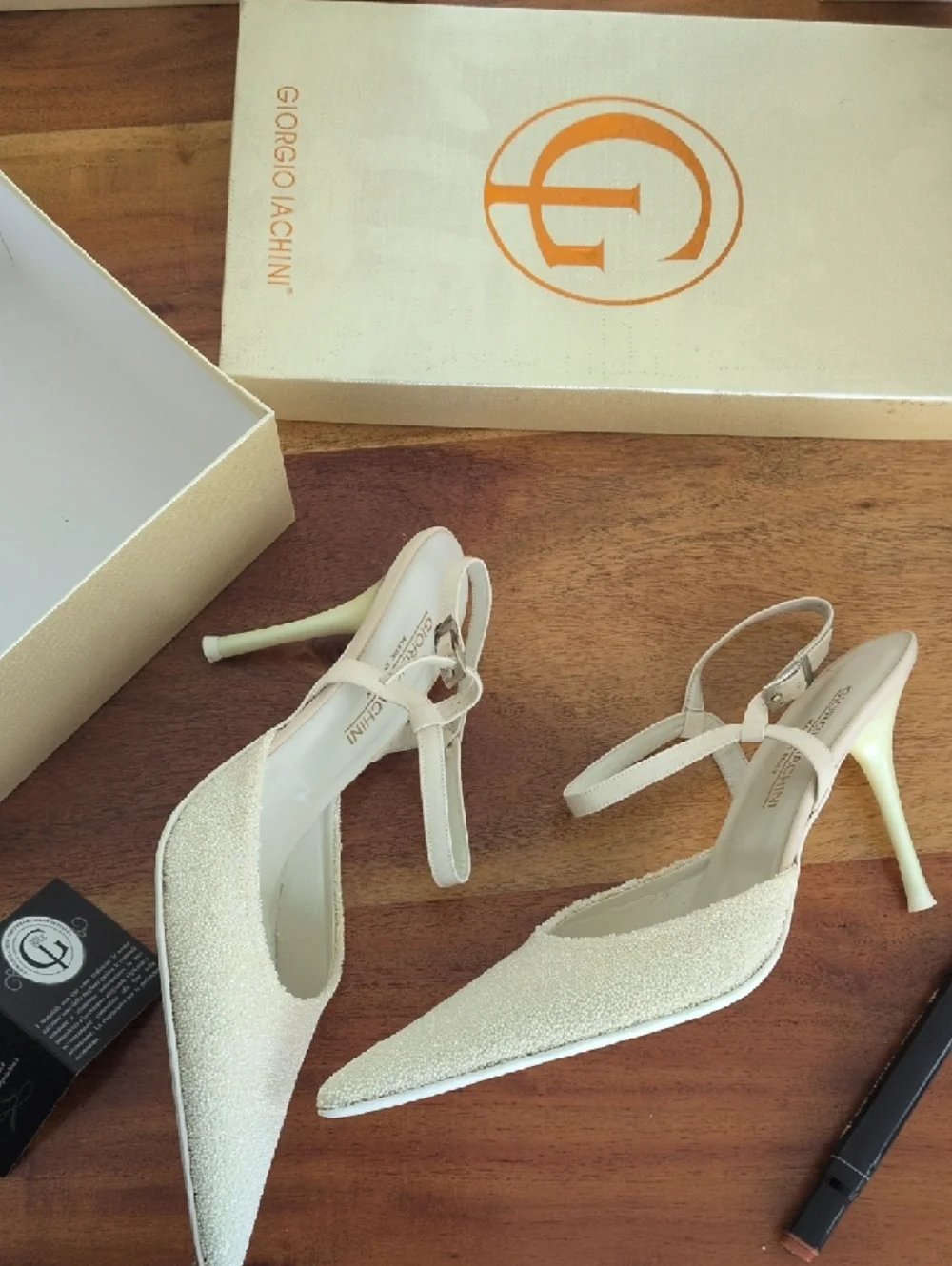 🆕 Vintage Giorgio Armani Cream Pointed Toe Ankle-Strap Pumps